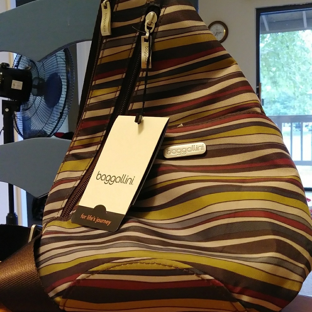 Baggallini Crossbody Sling Bag NWT